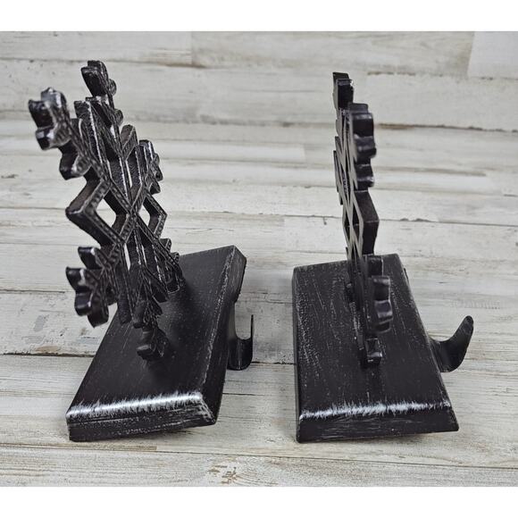2 Metal Snowflake Stocking Holders/Hangers With Intricate Designs Unbranded - Picture 4 of 10